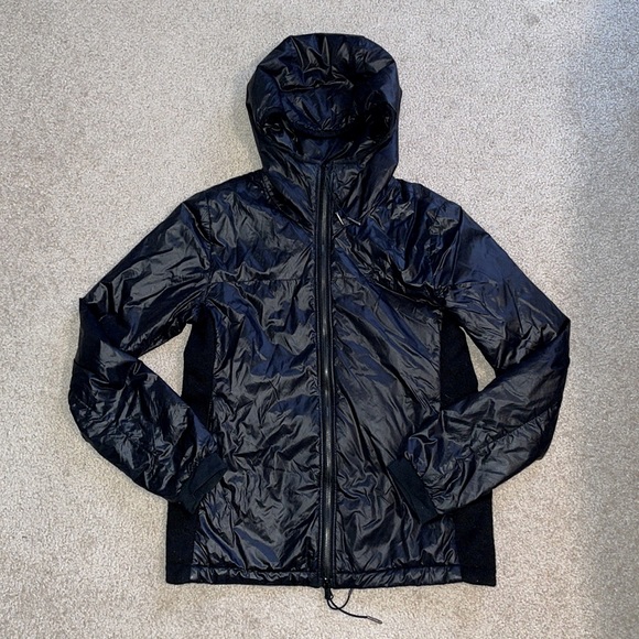 Community // Aritzia Diem Black Light Puffer Jacket - Picture 2 of 6